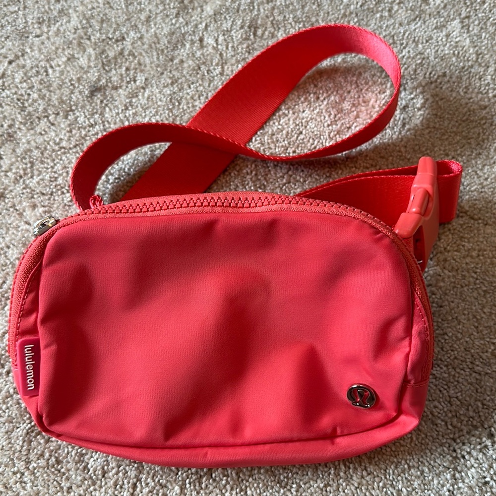 *SOLD*Lululemon Everywhere  Belt Bag: Pale Raspberry